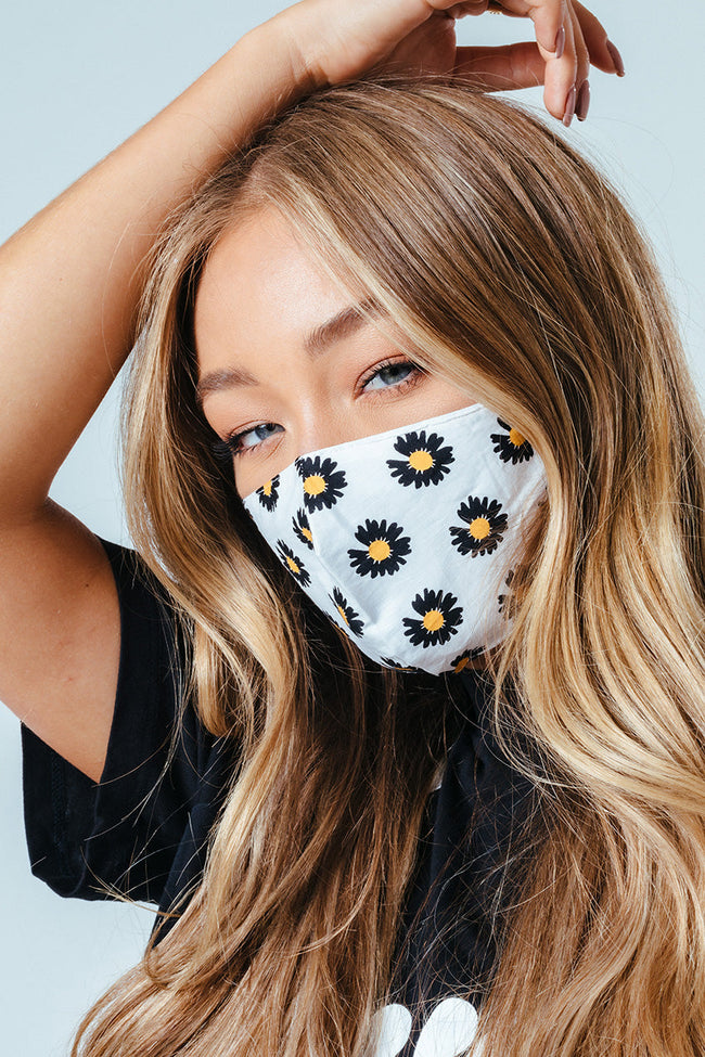 HYPE ADULT WHITE DAISY ADJUSTABLE FACE MASK