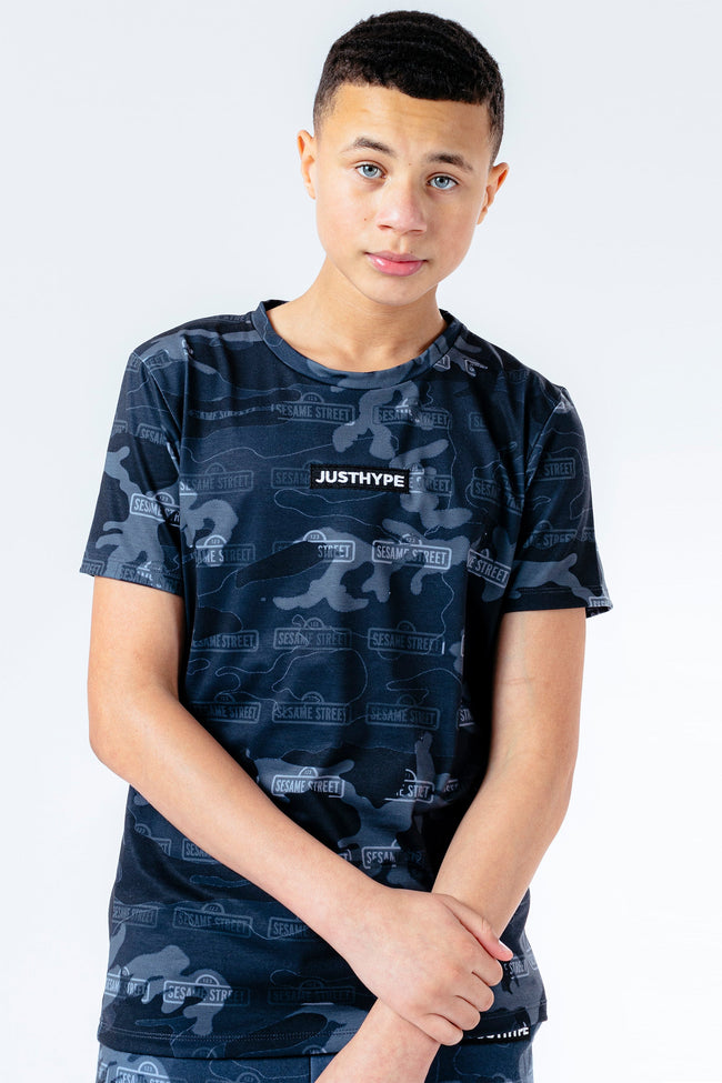 HYPE X SESAME STREET GREY CAMO REPEAT LOGO KIDS T-SHIRT