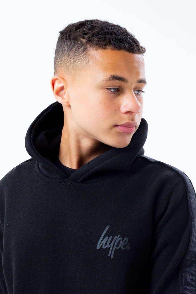 HYPE BLACK TONAL TAPE SCRIPT LOGO KIDS PULLOVER HOODIE