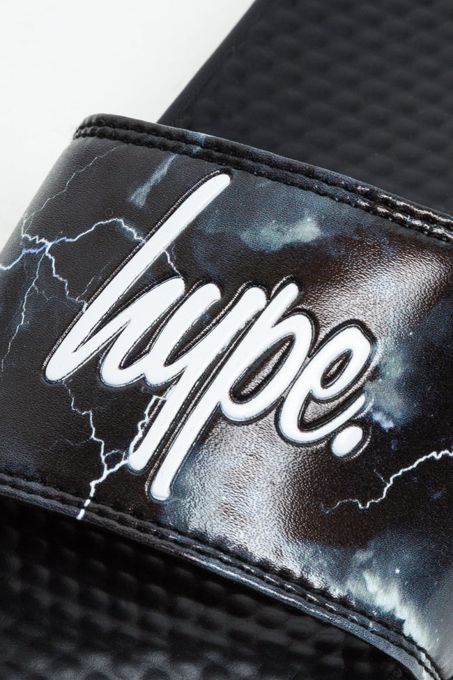 HYPE KIDS UNISEX BLACK SMOKEY STORM OUTLINE SCRIPT SLIDERS